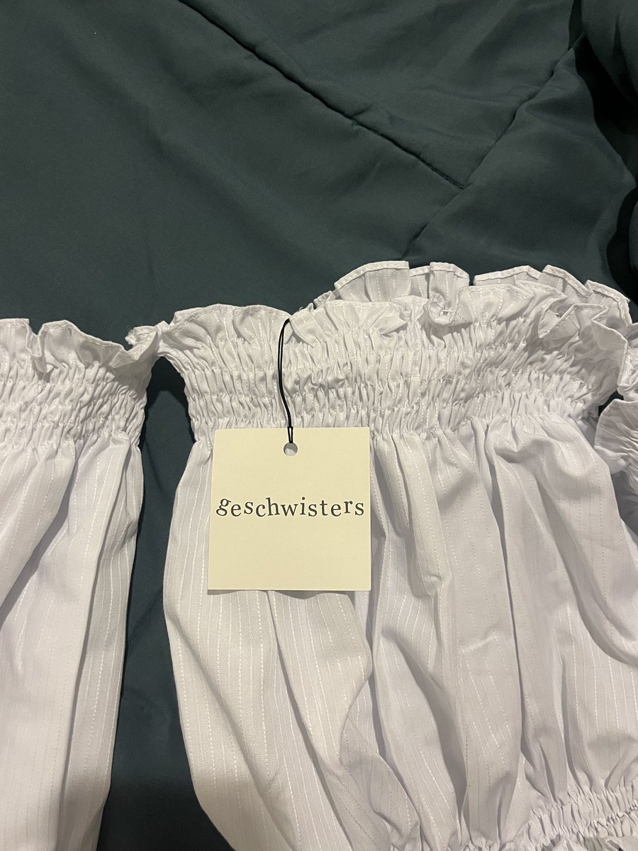missuchaya's tweet photo. ส่งต่อเสื้อgeschwisters มือ1 ป้ายห้อย 130รวมส่งค่ะ🥰
 #ส่งต่อgesch #gesch #geschwisters #ส่งต่อges #ส่งต่อgeschwisters #โล๊ะตู้เสื้อผ้า #โล๊ะตู้ #vghbkk #cintageshop #stylistshopส่งต่อ #ส่งต่อstylist
#ส่งต่อcintage #ส่งต่อfeelfreebkk #bemingbkk https://t.co/hagj1Odxuz