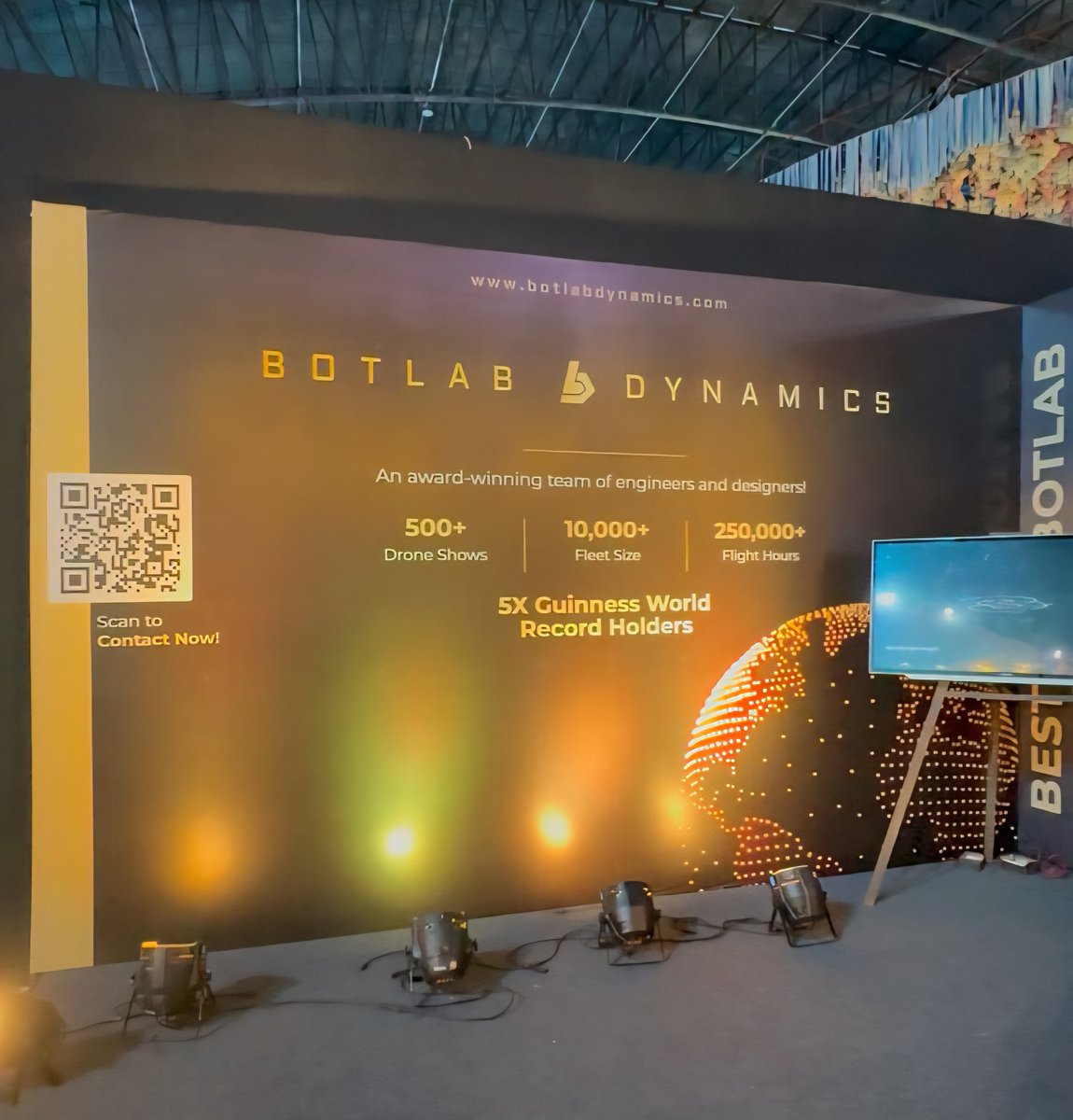 BotLabDynamics's tweet image. BotLab Dynamics is at #SGEMA2025.
.
.
#Botlabdynamics #Droneshow #indoordroneshow #dronetech #surat #eventplanners #Gujarat