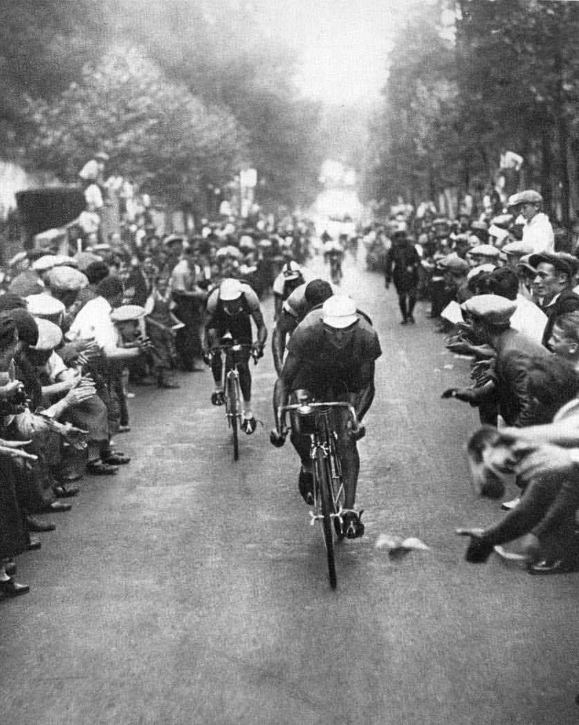 Eurosport_PL's tweet photo. Ten wyścig tętni historią. Zarówno kolarstwa, jak i sportu ogółem ⏪⏪

112. edycja Tour de France już od najbliższej soboty w Eurosporcie i #MaxPL. Napiszcie tę historię razem z nami 👊

#TDF2025 #HomeOfCycling https://t.co/fHqA6yjTyh