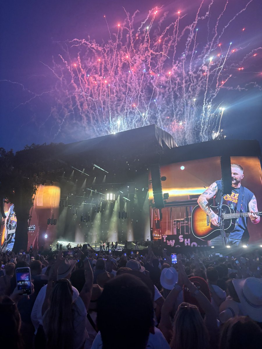 Quite easily one of the greatest performances I’ve ever seen. 

What a show.