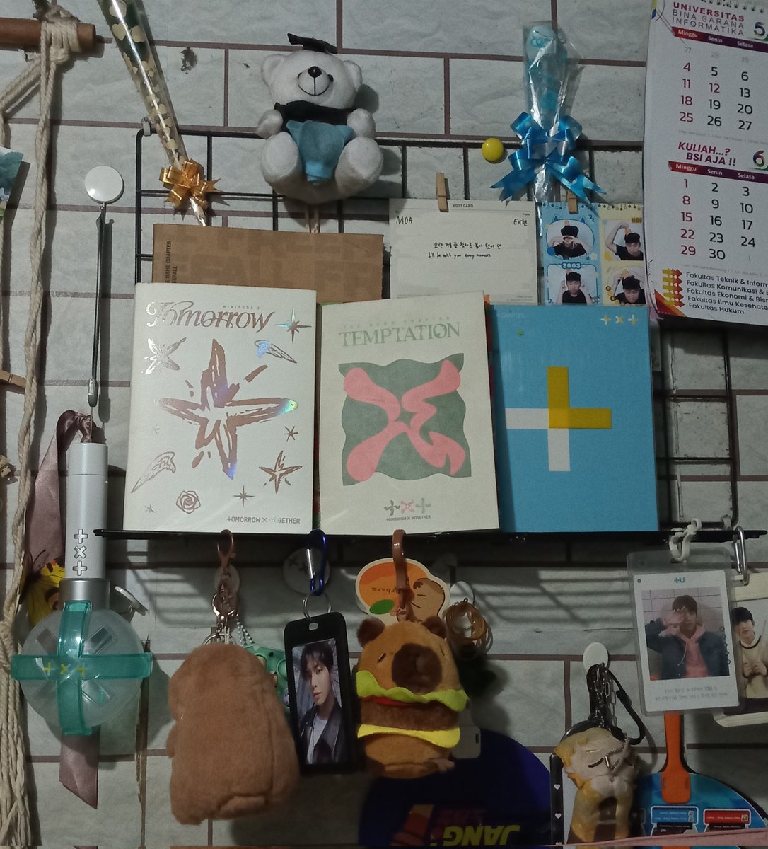 thursdayNom's tweet photo. Finally bisa majang "self reward" gw dan masih bingung duit darimana yg bisa bikin gw beli ginian 😭😭😭 https://t.co/xVVSFxTXXN