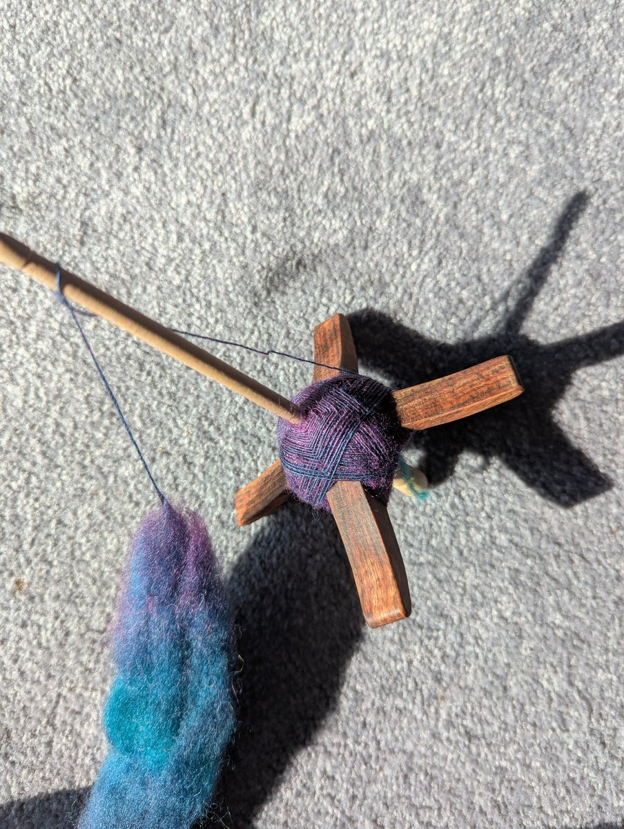 aceeccc's tweet photo. sheeps make floof. floof makes yarn. yarn makes happy 😂 https://t.co/bmjEZNfK5b
