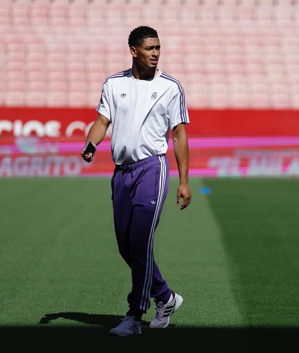 amazingabdull1's tweet photo. 🎉 Happy Birthday, Jude Bellingham! 🌟
From Birmingham to Dortmund to ruling Madrid
what a journey!
A true baller
Keep shining, Jude. The best is still to come. 💪🔥
#HappyBirthdayJude #Bellingham22 #HalaMadrid https://t.co/Witz2mcrHd