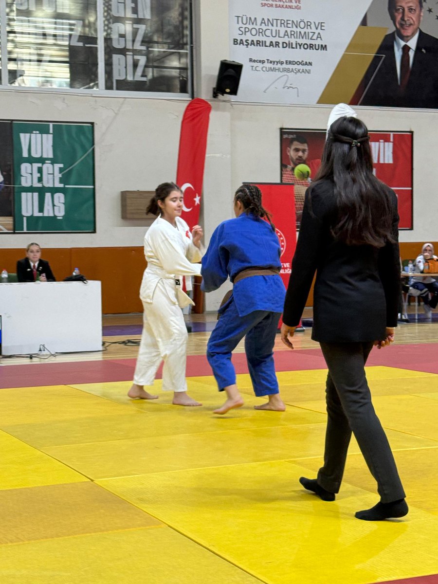 28-29 Haziran tarihleri arasında ilimizde düzenlenen Anadolu Yıldızlar Ligi (ANALİG) Judo 1. Etap Müsabakalarının ikinci günü tamamlandı. İl Müdürümüz Recai Şahin, müsabakaları yerinde takip etti.

📌 İlk gün sonunda dereceye giren sporcularımız: ⤵️