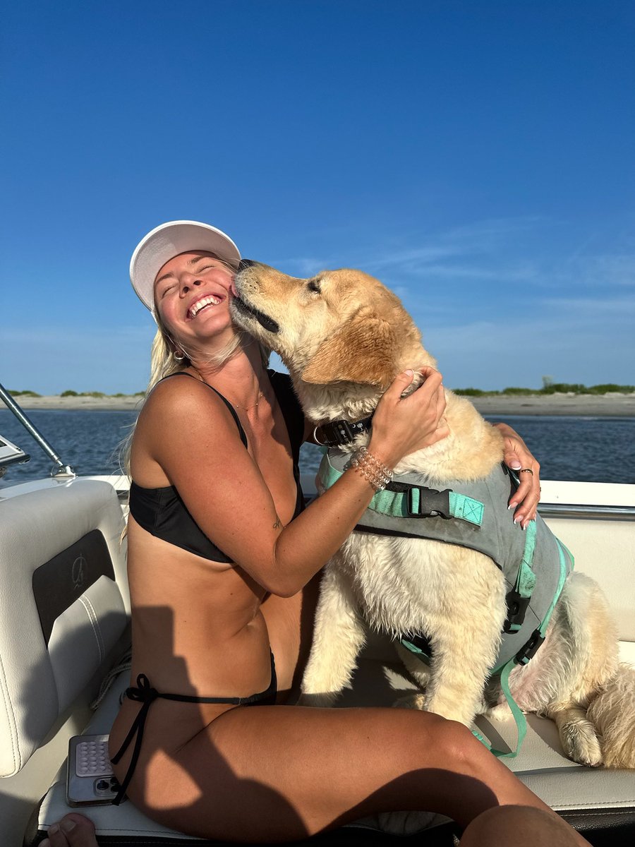 Kelseyswrldxx's tweet photo. A girls best friend 💖 https://t.co/rGapi9jp3n