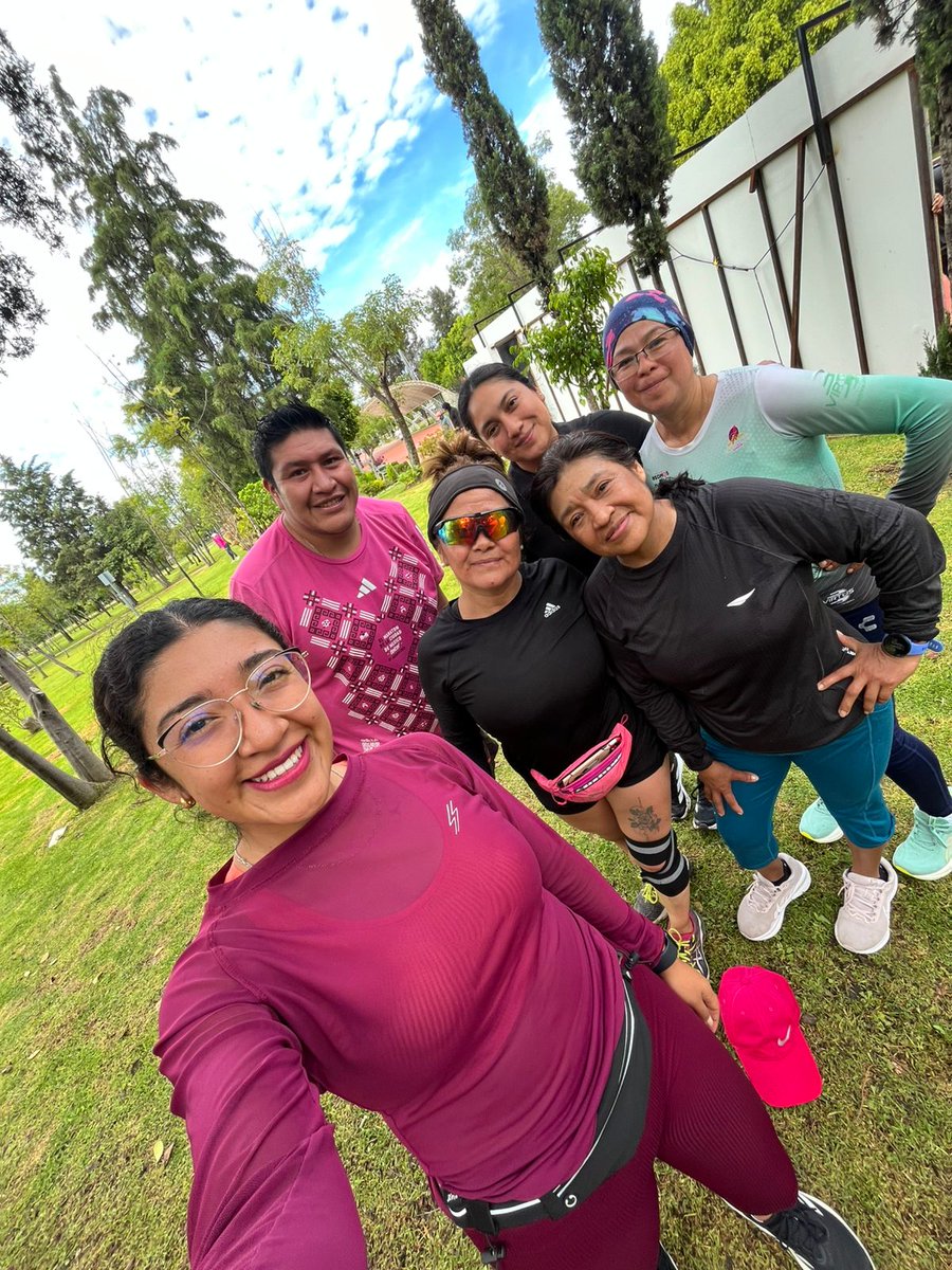 SportIbarra's tweet photo. Entrenamiento #SPORTibarraTeam
Felicidades Chic@s Runners
.
Seguimos trabajando
"NUESTRO LENGUAJE SON LOS RESULTADOS"
Pregunta por nuestros entrenamientos personal y online 
.
#runners #SPORTibarraTeam #trainingday #traininghard #running #trackandfield #garmin Coach @ibalopma https://t.co/XzWcWcwQtl