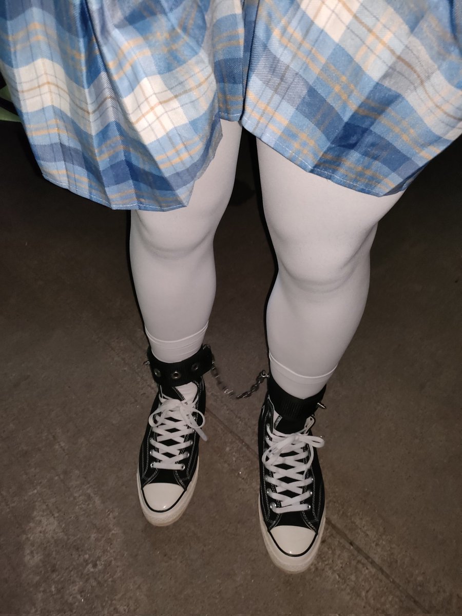 bdsm0898's tweet photo. 谁知道风衣里面有啥，裙子里面为啥有亮光呢
#jk #白丝 #白丝裤袜 #裙子 #露出控 #公园暴露 #捆绑 #自缚 https://t.co/ICkAdMUydC