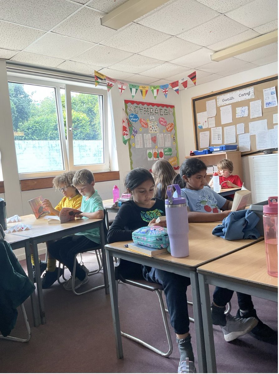 Hendrefoilan's tweet photo. Year 4 Manta Rays are thoroughly enjoying reading the ‘the last bear’ as a whole class… #justreadproject @HGold_author #hdfpMr #hdfpLit https://t.co/UVV18fQChO