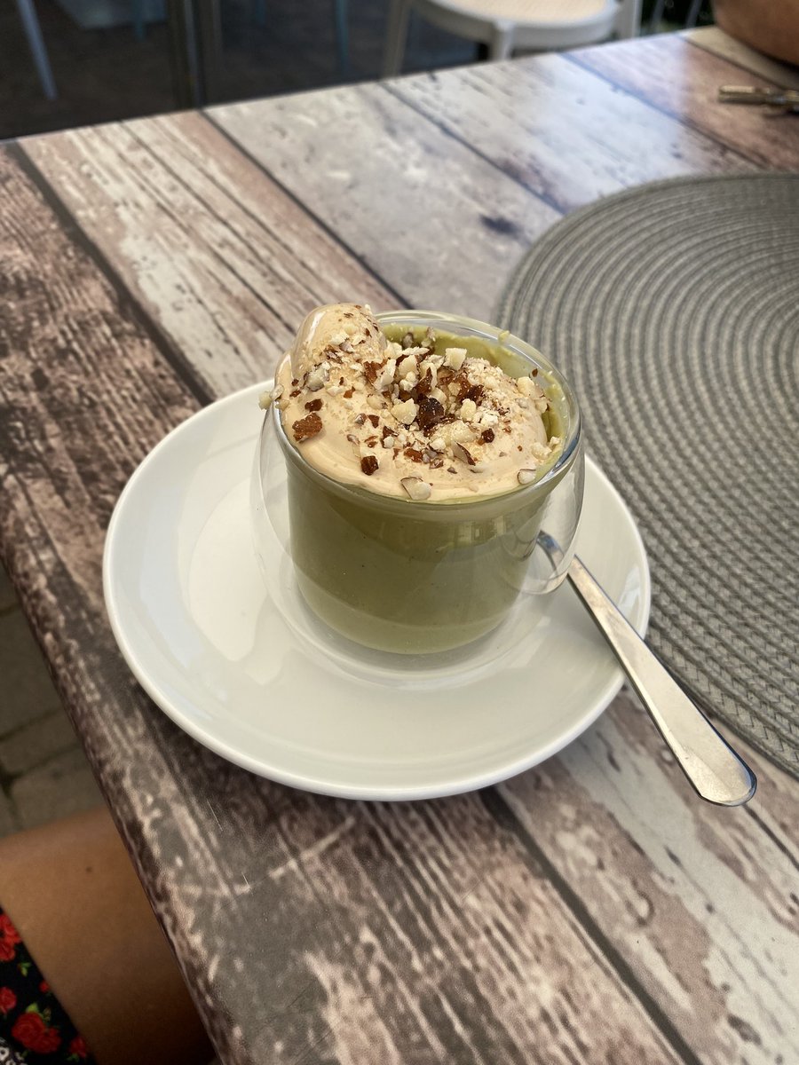 LaraDelPizzo's tweet photo. …Summer version ! Crema al caffè con crema al pistacchio e granella di mandorle ! Super buona ! #cremacaffè #caffe #caffetteria #caffetime #summer2025 #summervibes2025 #estate #summer https://t.co/SOHXk7B7Ft