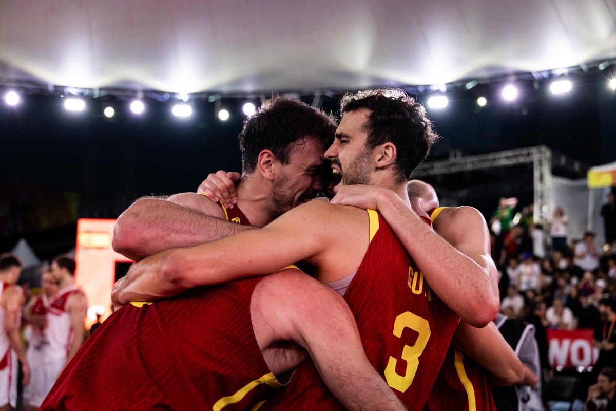 sarika_maharias's tweet photo. El 3x3 es también no conseguir hace tres semanas plaza para jugar la Europe Cup y ser hoy el equipo CAMPEÓN del mundo. 

#3x3wc #SelMas3x3
@FIBA3x3 https://t.co/3JJc3KDIxA