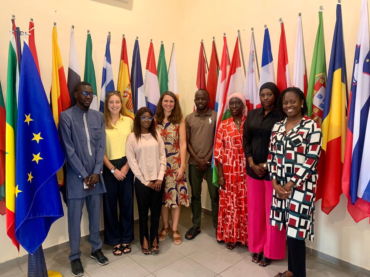 Convention des Jeunes Reporters du Sénegal (@cjrs221) on Twitter photo 🤝 CJRS & UE à Dakar : échanges sur journalisme, démocratie et liberté de la presse.
📌 CJRS présente ses projets.
👏 UE soutient et encourage les jeunes reporters.
#CJRS #UE #Journalisme
<a href="/UEauSenegal/">UE au Sénégal</a> 🤝 CJRS & UE à Dakar : échanges sur journalisme, démocratie et liberté de la presse.
📌 CJRS présente ses projets.
👏 UE soutient et encourage les jeunes reporters.
#CJRS #UE #Journalisme
<a href="/UEauSenegal/">UE au Sénégal</a>