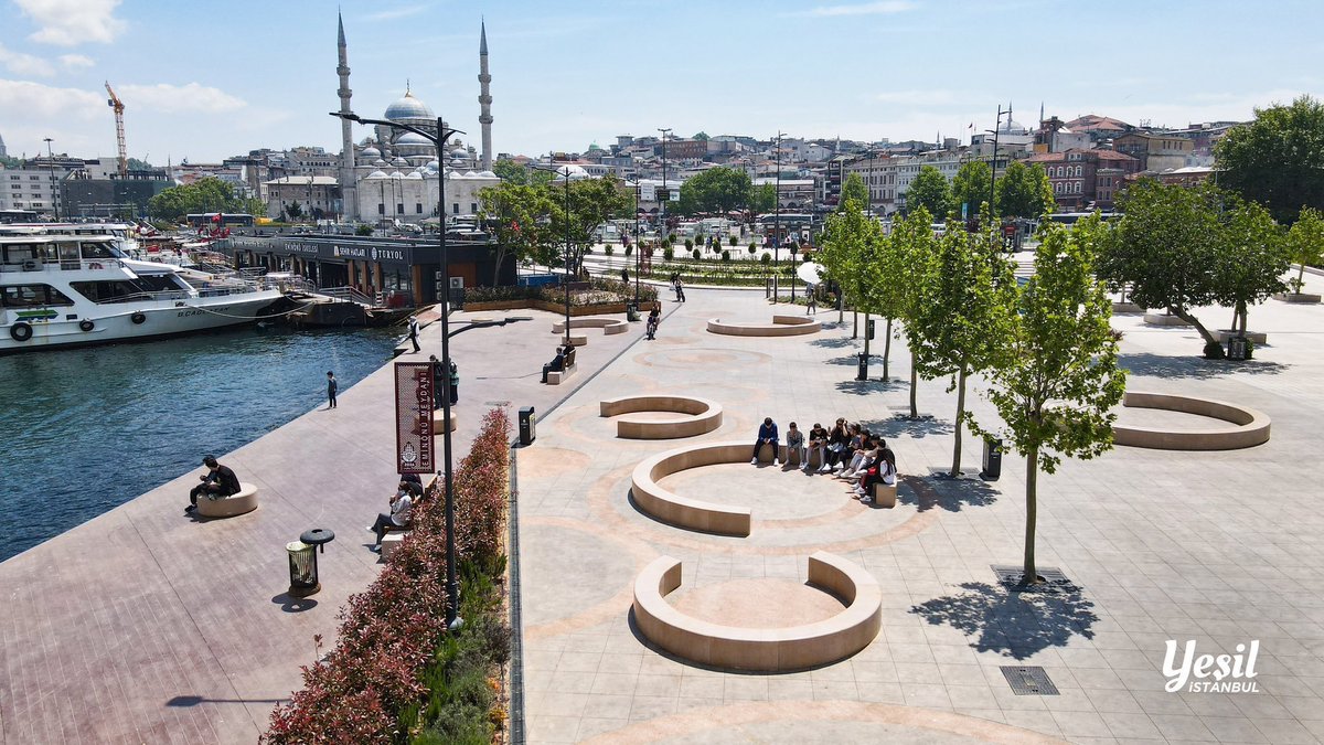 İBB'nin yenilediği Eminönü Meydanı...  

Öncesi        /        Sonrası