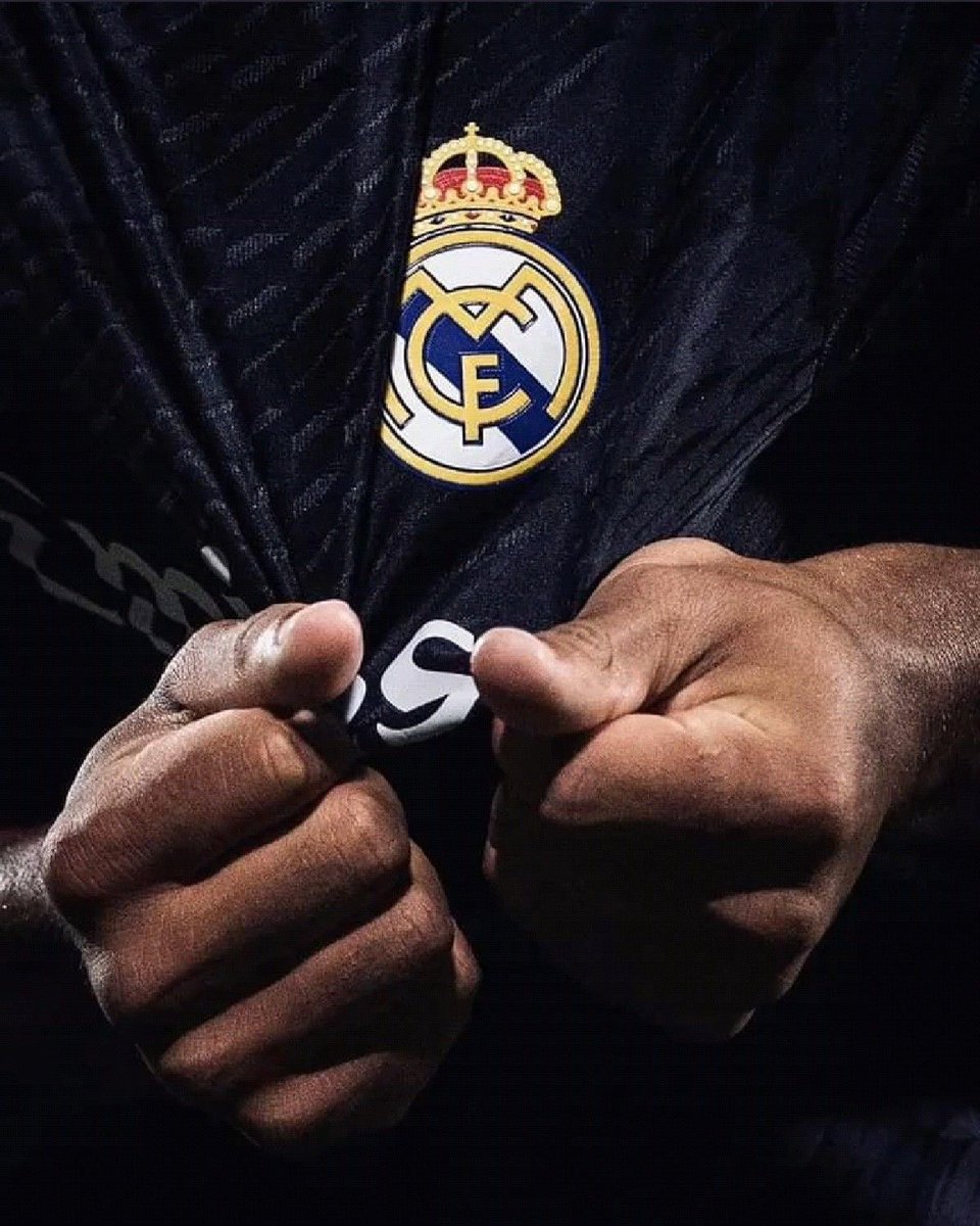 MadridXtra's tweet photo. Jude Bellingham turns 22 today.

What’s your favourite memory of him in a Real Madrid shirt? 🤔 https://t.co/lVmNxeGArw