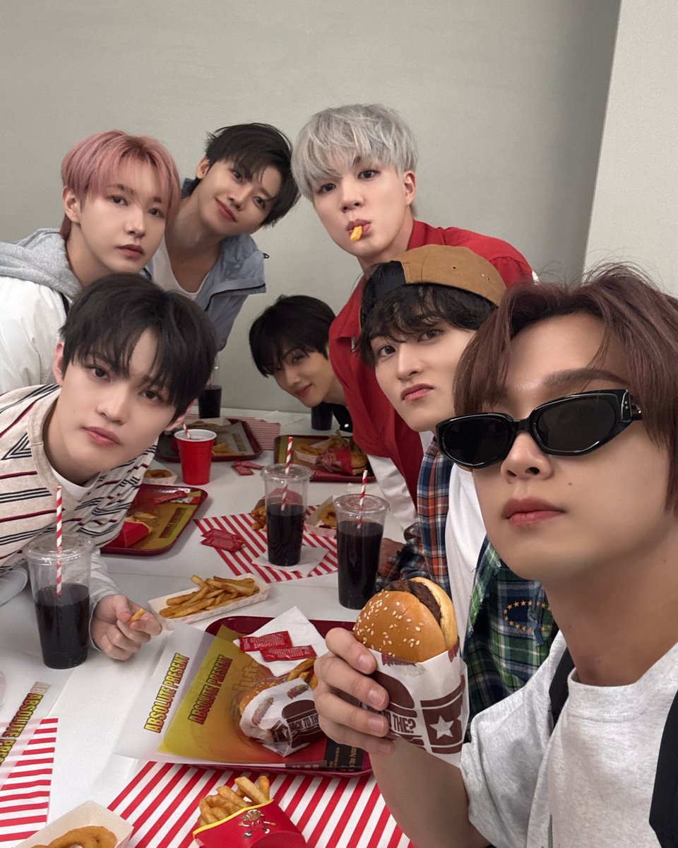 pink renjun enthusiast tweet media