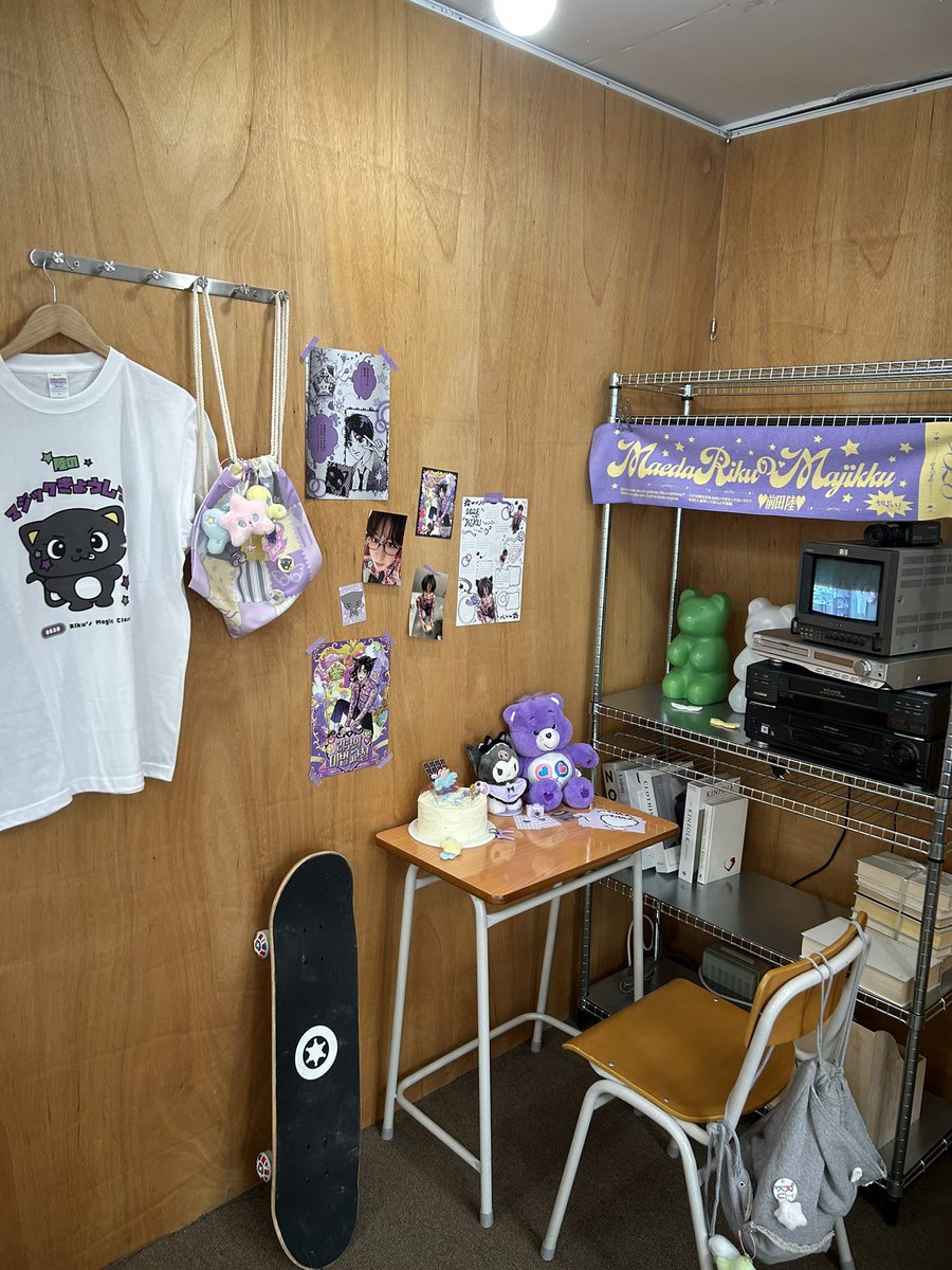 yushinramyeon's tweet photo. @majikkuriku 보라보라 너무 예쁜 생카🐈‍⬛💜
티셔츠 짐색 다 너무 귀엽구 탐났어용…
핀버튼이랑 띠부씰도 너무 귀여워요옹 헤헤
#리쿠의마법교실
#리쿠의생일축하할수있는거알아요대박지구는신기하다 https://t.co/Y4klCdlXIs