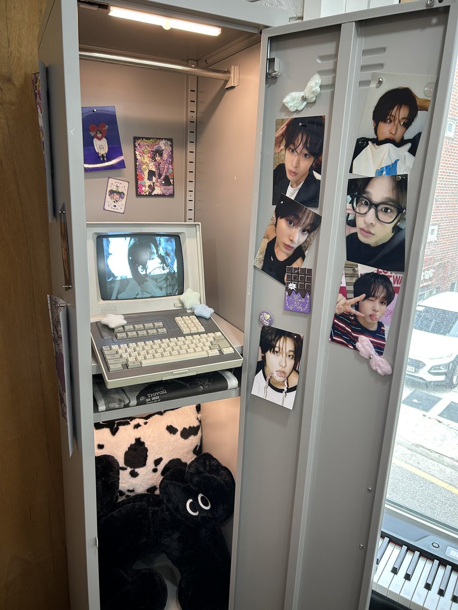 yushinramyeon's tweet photo. @majikkuriku 보라보라 너무 예쁜 생카🐈‍⬛💜
티셔츠 짐색 다 너무 귀엽구 탐났어용…
핀버튼이랑 띠부씰도 너무 귀여워요옹 헤헤
#리쿠의마법교실
#리쿠의생일축하할수있는거알아요대박지구는신기하다 https://t.co/Y4klCdlXIs