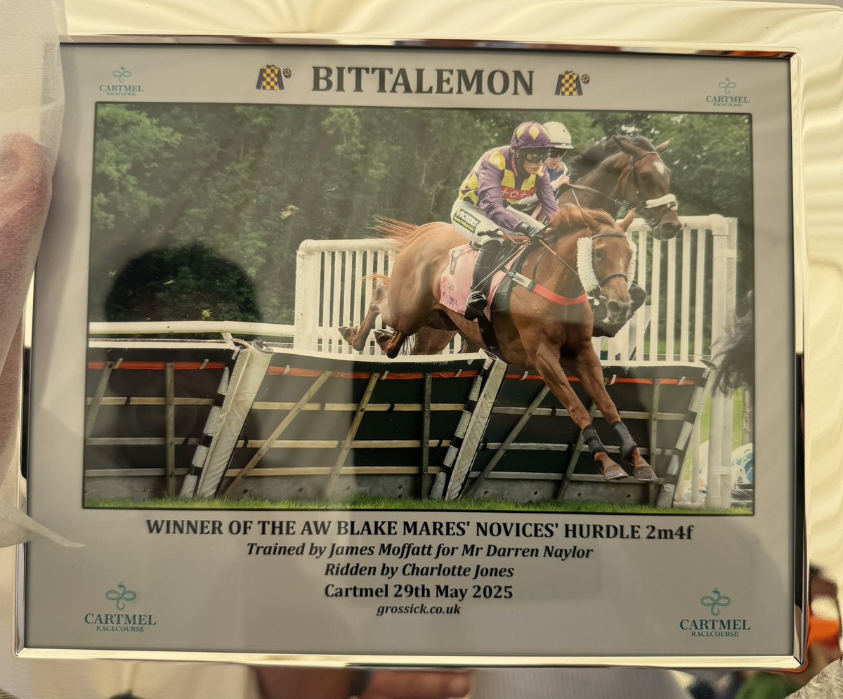 🏇A lovely winner for Barrow born owner, Darren Naylor &amp; Barrow born jockey Charlotte Jones 🏇great team effort 🏆