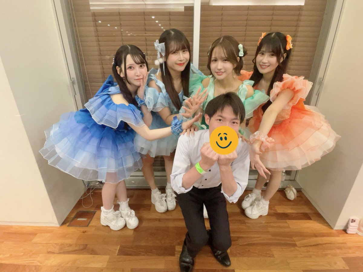 hana_no_ryosuke's tweet photo. 4人体制ラストライブ本当にお疲れ様でした!
人数少ない中体調崩しちゃったりみんな本当大変だったと思うけど最後までやりきって本当に尊敬するし大好き!
最後の4人のライブでみんな揃って嬉しかった!
新体制になっても会いに行くしサイサイリウムで頭と心がいっぱいで本当に大好き泣
#SAl2Rium https://t.co/lL8p5rIqb8