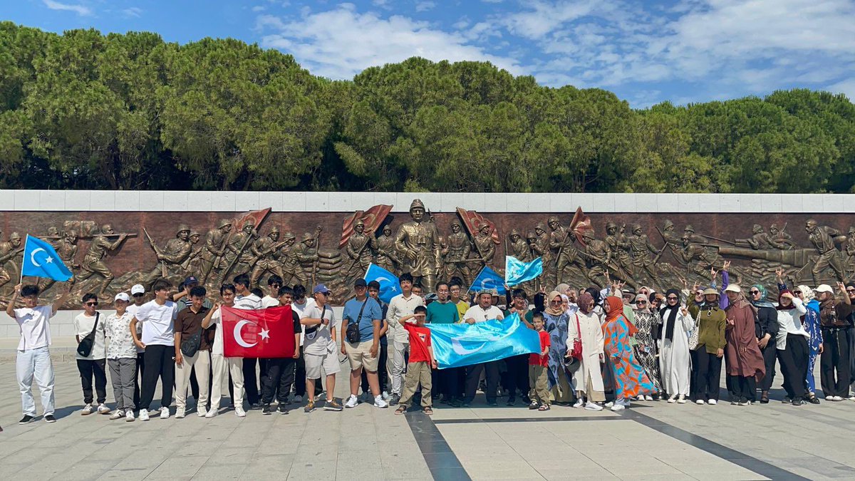 DOĞU TÜRKİSTANLI GENÇLER ATALARIN İZİNDE

Doğu Türkistan Vakfı’nın öncülüğünde, Çanakkale Şehitlik Gezisi düzenlendi.

Doğu Türkistanlı gençlerimizin tarih bilinçlerini güçlendirmek, Türkiye Türkleri ile kardeşlik ve dayanışma duygularını pekiştirmek amacıyla düzenlenen gezi