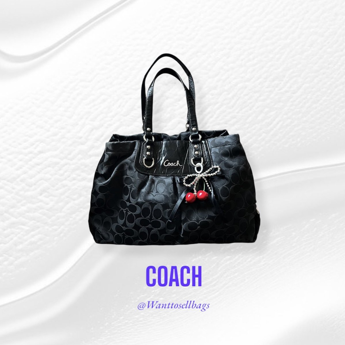 Mali_CSA's tweet photo. 🖤 COACH Ashley black tote bag 16”
📌 สภาพดี ไม่มีขาดรัน notagห้อย ไม่มีสายยาว สีดำหายากก ด้านในสะอาด หนังตรงโลโก้มีรอย

🏷️ 1,150.- ✨

#กระเป๋ามือสอง #ส่งต่อกระเป๋า #vghbkk #ส่งต่อcoach #ส่งต่อเสื้อผ้า #เสื้อผ้ามือสอง #y2k #coachมือสอง #โล๊ะ #โล๊ะตู้ #ส่งต่อ #coachvintage https://t.co/yKrYxFFHQy