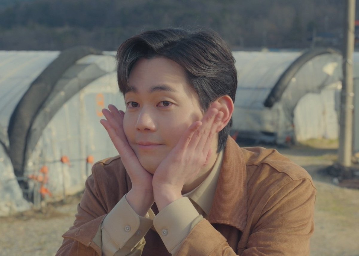 xxxtaerixxx's tweet photo. #OurUnwrittenSeoul
#OurUnwrittenSeoulEp12

Sejin always found a way to meet Mirae just like how Mirae met him in the darkest time of her life. 🥹🍓

How it started:                  How it ended: https://t.co/4ua5iQCWrl