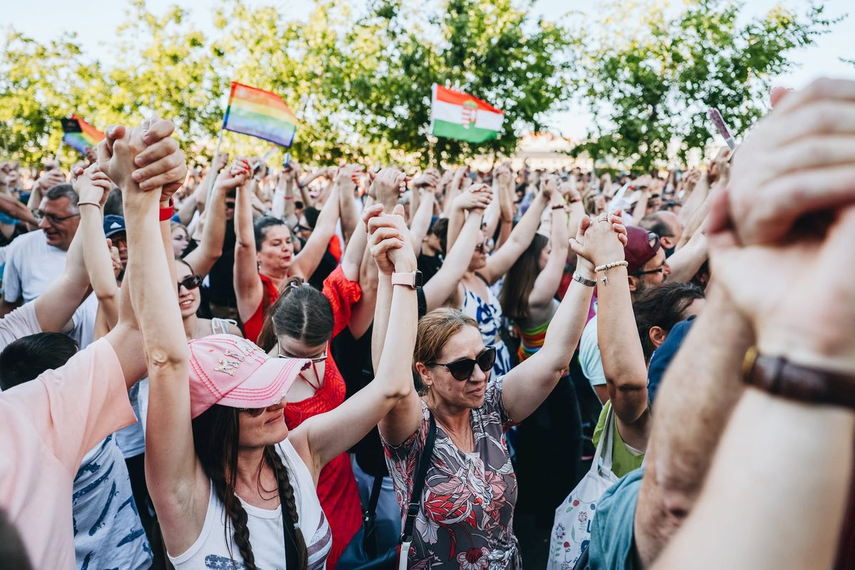 bpkaracsonyg's tweet photo. I agree with the Prime Minister: yesterday showed what this country would look like if they weren’t the ones in power. Let me show you. A free, smiling, loving community where people care for one another, support each other, and stand in solidarity. https://t.co/HaBgdpxDbH