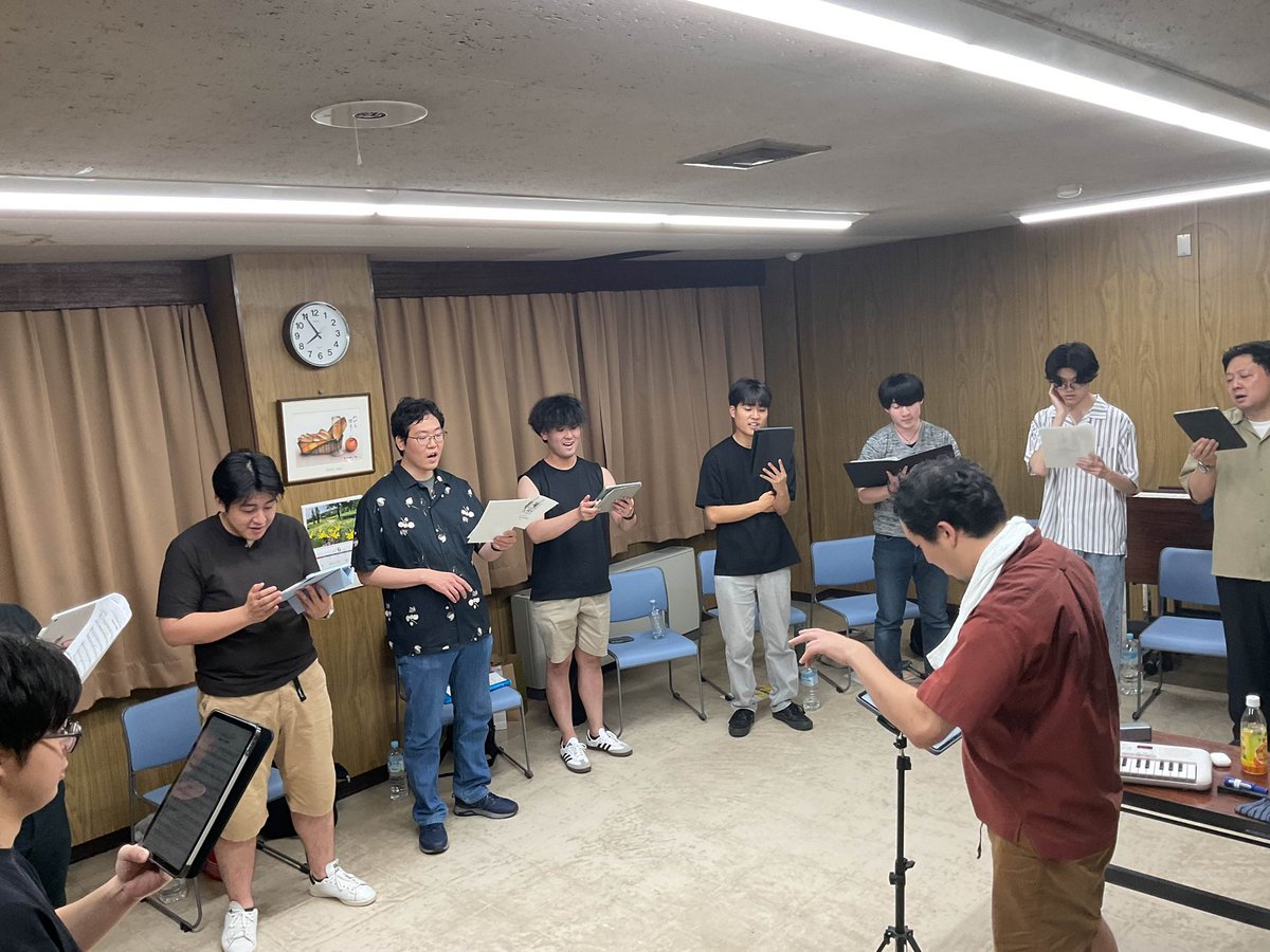 【6/29】
今日は合唱祭後の初めての練習でした！

14:00〜21:00と長尺でしたが、パート練、アンサンブルを交えつつ、これから作り込んでいく土台を作り込んでいきました。

また、見学者にも来ていただき、なんと入団！
まだまだ団員募集中です！来れ！