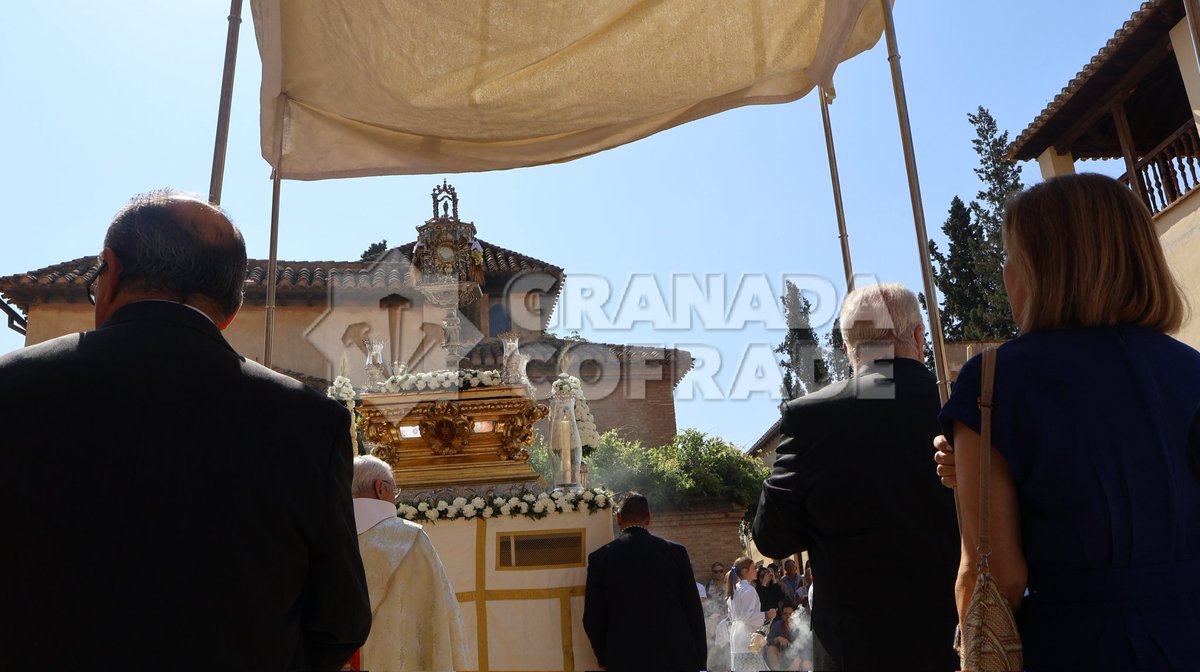 granadacofrade's tweet photo. El Corpus 'Chico' de #Alhambra @Hdad_Alhambra paseó por el recinto nazarita acompañado por la banda @bandaillora https://t.co/m3RyBtIIWb