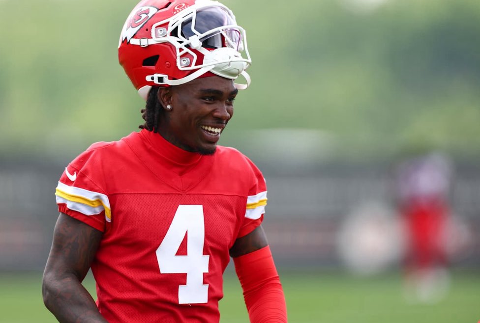 Daily_Chiefs_'s tweet photo. Who scores the first TD of the Chiefs’ season? 🏈🤔

💪 Kelce
⚡️ Worthy
🔥 Rice
🚀 Pacheco
🃏 A wild card? https://t.co/U00vh2x99F
