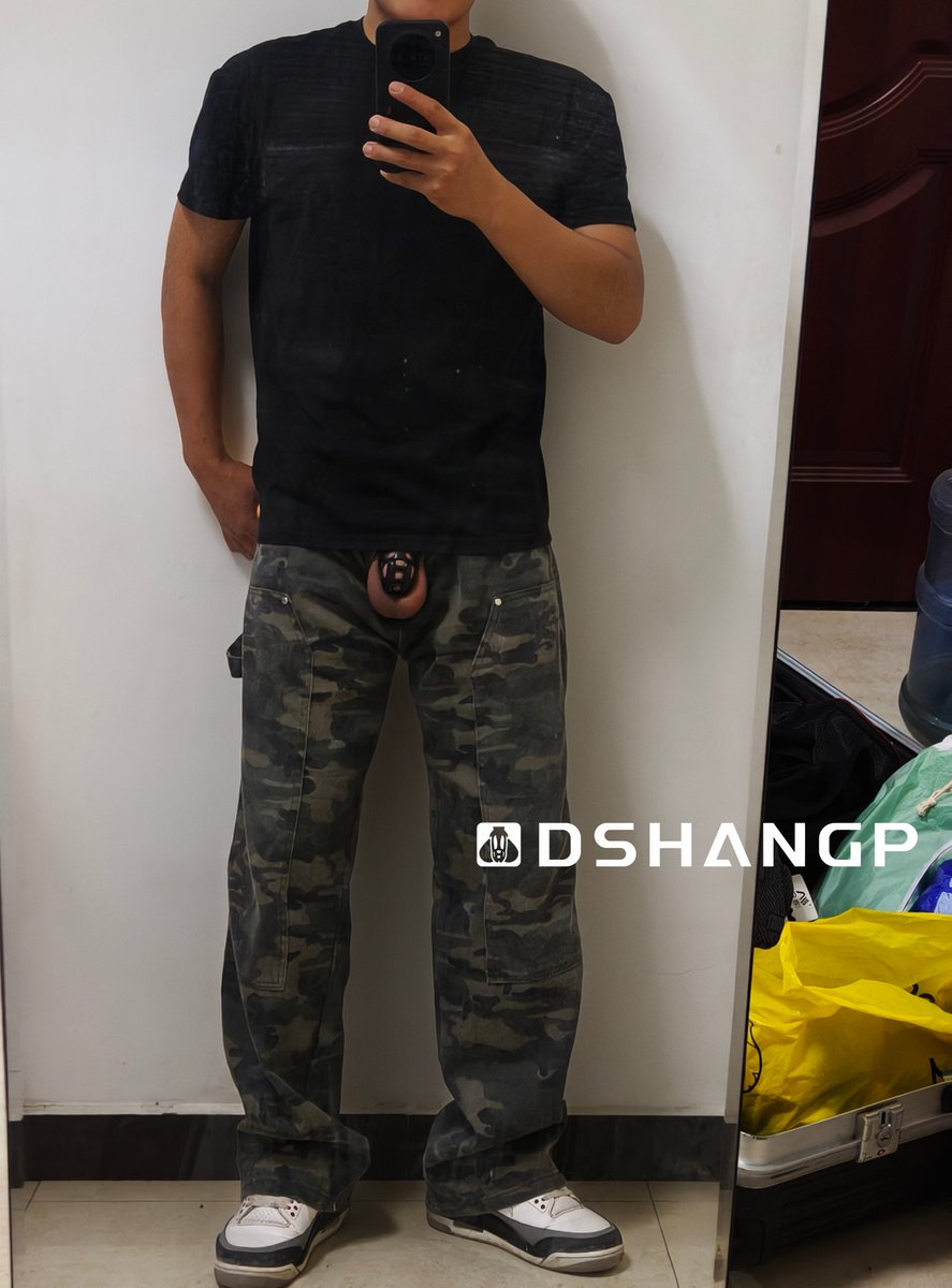 来个舔锁屌的，跪在前面伸舌头嗦……
#伪主 #爷们 #反差 #锁S