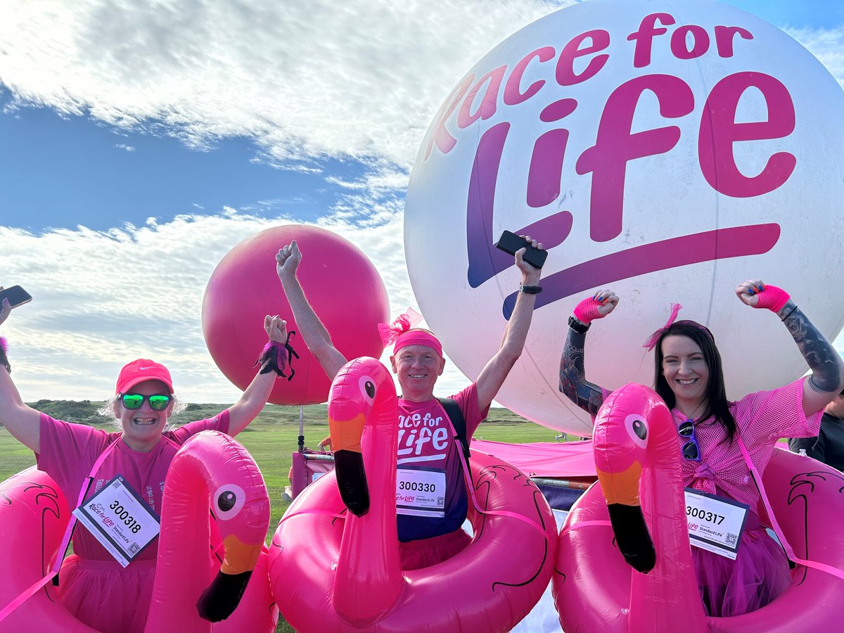 CRUKScotland's tweet image. Thank you Aberdeen.
Fabulous #RaceforLife day in the granite city & more than £160,000 raised for @CR_UK #Togetherwearebeatingcancer 💙