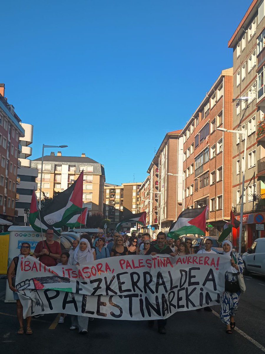 AlertaIrratia's tweet image. 🇵🇸Jaiak ospatzen ari den Santurtziko Kabiezes auzoan manifestazioa burutu zuten atzo, sionismoaren aurka eta Palestinar herriari elkartasuna adierazten.