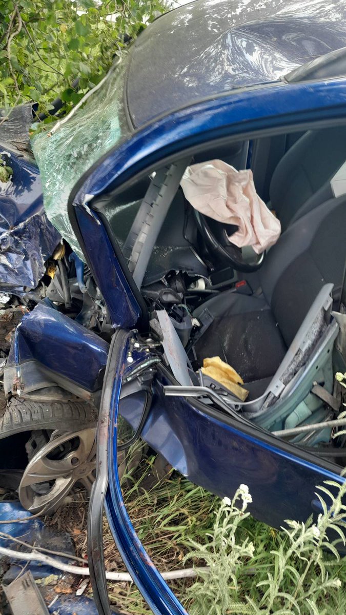 Друзі, Ілля потрапив в ДТП, підвели шини, просто взірвались під час руху. Машині як ви бачите пізда, Ілля їхав сам, перевозив речі на нову позицію. Попри стан машини, Ілля відбувся досить легко. Всі хто хоче підтримати мого чоловіка, у нього є банка
send.monobank.ua/jar/5e3VNQvtJL