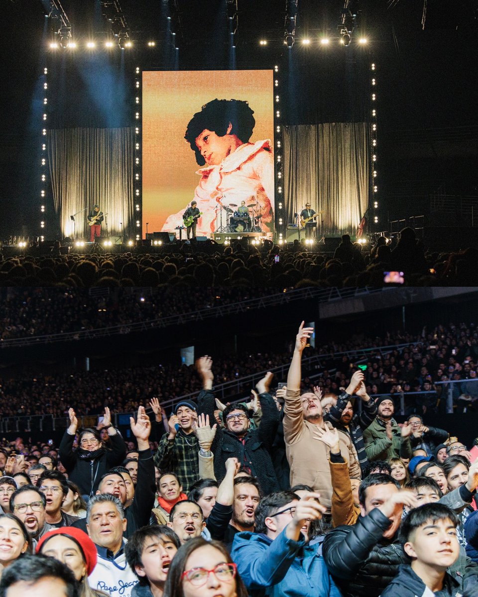 Muchas gracias a Gepe que subió al escenario, y al público que llenó el Movistar Arena en esta inolvidable celebración.