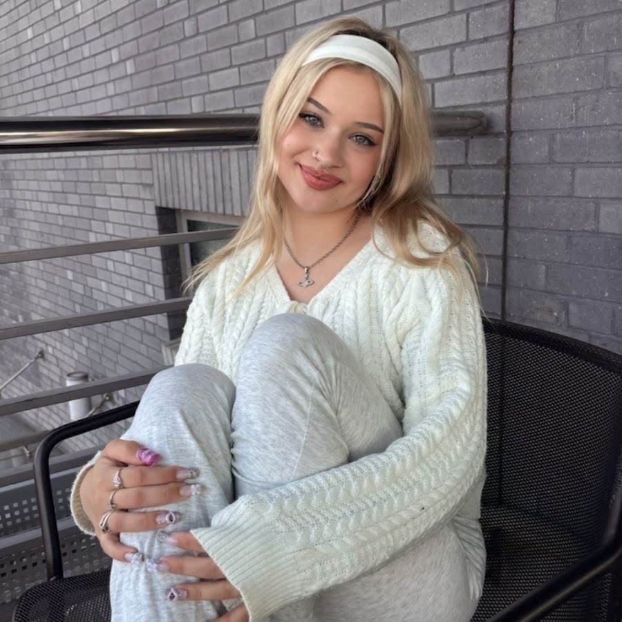 ociekamdripem's tweet image. BŁAGAM OLIWKA BY TAK NAWINĘŁA W TEJ PIOSENCE #t5m3