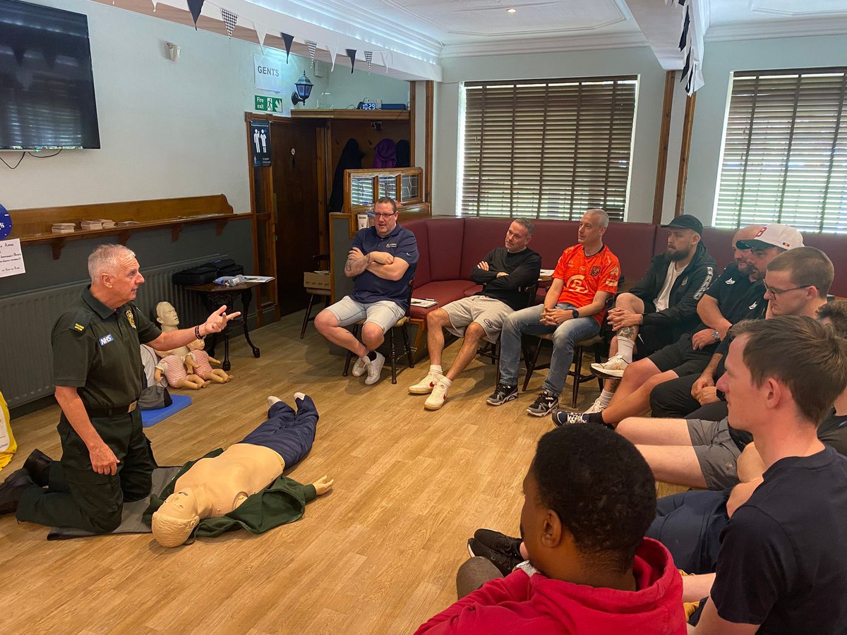 HeatonStanJnrs's tweet photo. Stan coaches topping up their trauma first aid knowledge and practical skills this morning. Massive thanks to Tony from the NE Ambulance Service for delivering a great course. https://t.co/1LTmgs47ag