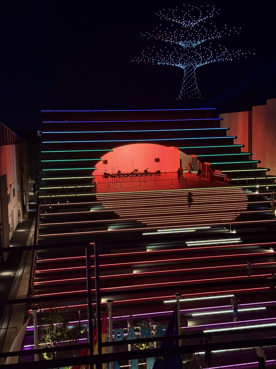 ACEcultura's tweet photo. 🌈 Ayer, 28 de junio, el Pabellón de España en la Expo de Osaka celebró el #DíaDelOrgullo iluminando su gran escalera con los colores del arcoíris 🏳️‍🌈, una muestra luminosa de nuestro compromiso con la diversidad y la igualdad.

✨ Este año, además, conmemoramos los 20 años de la aprobación del matrimonio igualitario en España.

🏛️💍 En julio de 2005, España se convirtió en el tercer país del mundo en legalizar el matrimonio igualitario, tras los Países Bajos y Bélgica. Una ley histórica que situó a España a la vanguardia de los derechos LGTBI a nivel global.