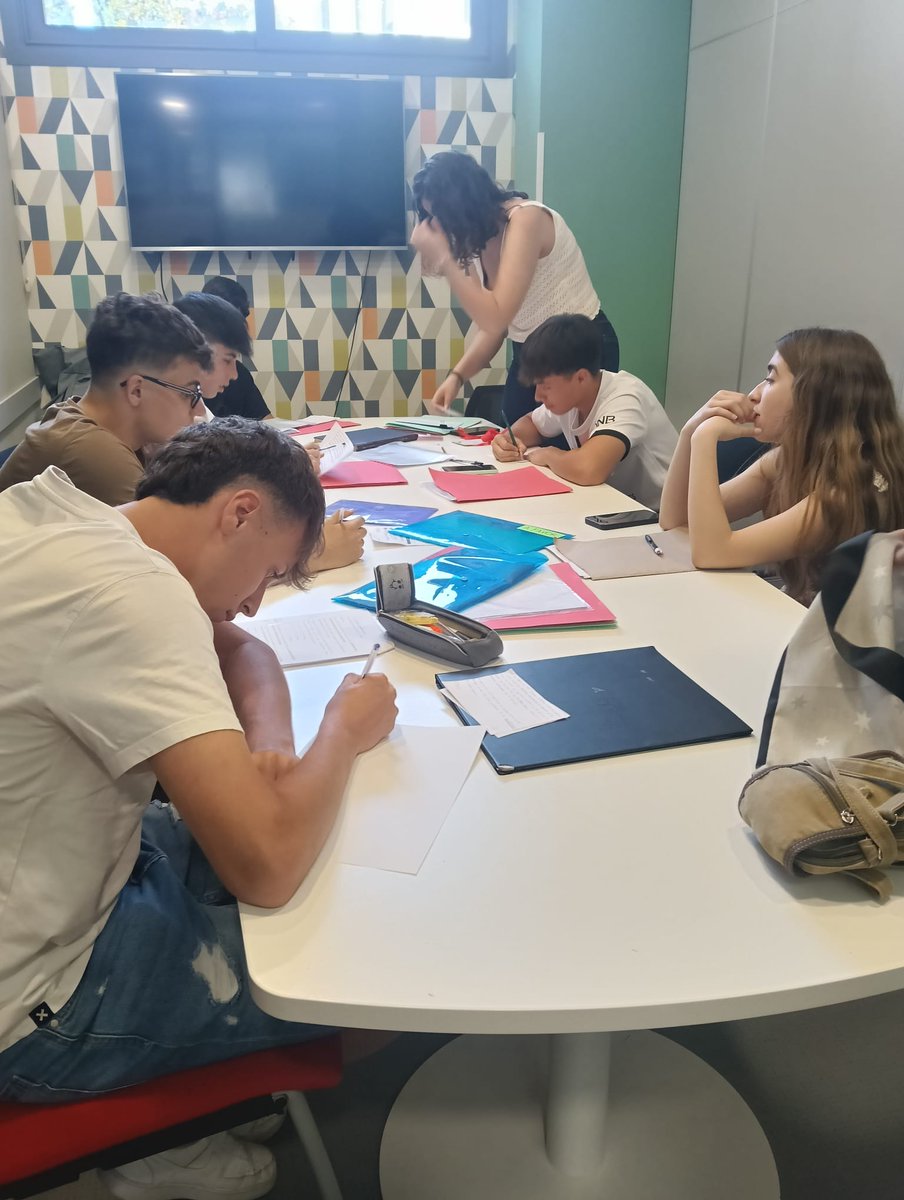 IES Alejandría (@iesalejandria) on Twitter photo ✨ Fin de semana de emociones y aprendizaje para nuestro equipo de debate 🗣️ en la "Copa Ledu Preuniversitaria".
👉 Han rendido a gran nivel, pero no pudieron llegar a las rondas finales.
¡¡¡ Estamos muy orgullosos de vosotr@s !!! 👏
<a href="/educacyl/">Educación JCyL</a>
<a href="/Dip_Va/">DiputaciónValladolid</a> <a href="/TordesillasAyto/">Comunicación Ayuntamiento de Tordesillas</a> ✨ Fin de semana de emociones y aprendizaje para nuestro equipo de debate 🗣️ en la "Copa Ledu Preuniversitaria".
👉 Han rendido a gran nivel, pero no pudieron llegar a las rondas finales.
¡¡¡ Estamos muy orgullosos de vosotr@s !!! 👏
<a href="/educacyl/">Educación JCyL</a>
<a href="/Dip_Va/">DiputaciónValladolid</a> <a href="/TordesillasAyto/">Comunicación Ayuntamiento de Tordesillas</a>