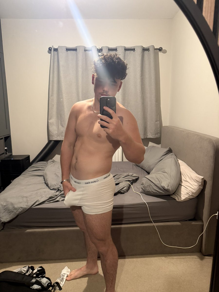 zak_phillipss's tweet image. Fuck it everyone repost if this gets 50k views in 24hrs I’ll post something explicit on here 🫣 for free!!😈🤭