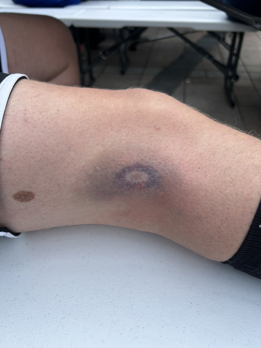 Voittamaton Änäris to the finals!!! In the quarters we won 2-0 and in the semis we beat a couple of cocky juniors from Jokerit that trashtalked our team before the game😂 <a href="/KenuFHR/">Kenneth Lehtinen</a> sacrificed himself to help @EkiTammenpaa get another shutout👑🐐