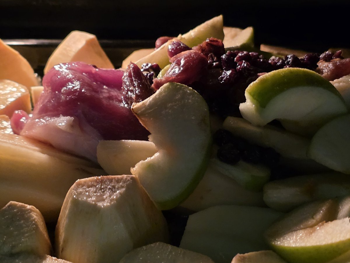 Una POESIA culinaria. Carre de cerdo con papas y batatas, pasas de uvas, dátiles, manzanas verdes, oliva