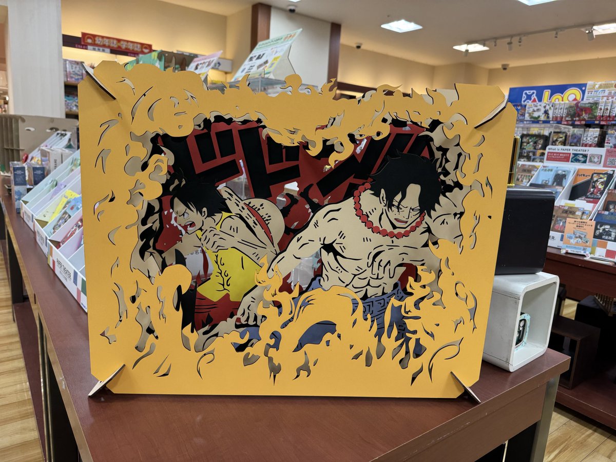 NekoJitaBlog's tweet photo. Decoración y postales 3D de diferentes anime y videojuegos. Las hay de muchos tipos y tamaños! Si os gusta este tipo de cosas, están en la librería del centro comercial Solamachi en Skytree. Al menos la semana pasada estaban!😅 https://t.co/PzVm1yJtkf