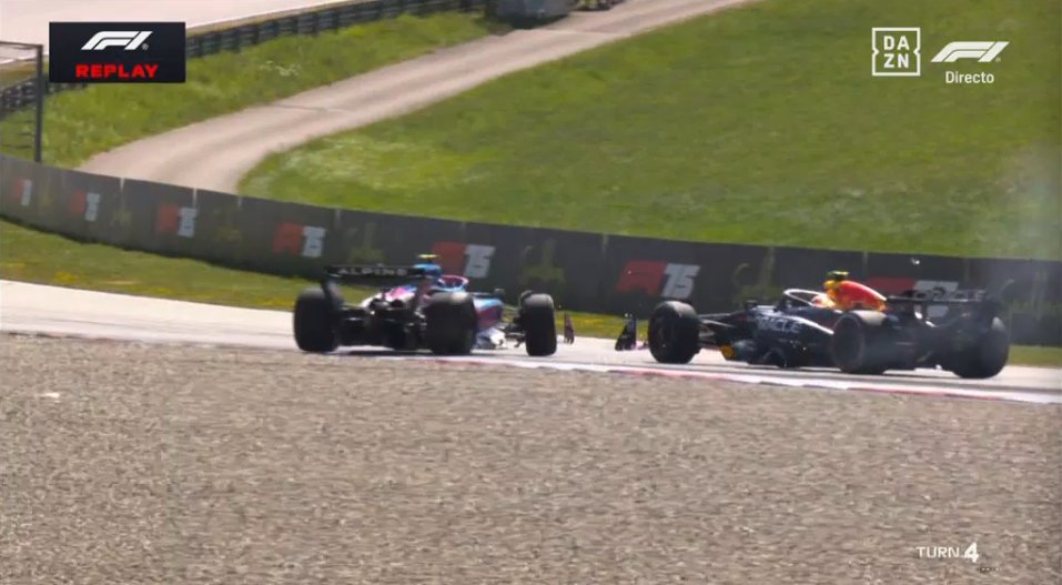 J_Andrusiewicz's tweet photo. Tsunoda postanawia jeszcze bardziej "ułatwić" sobie wyścig... Austria sprzyja kolizjom 😬 #F1PL #ElevenF1 #AustrianGP https://t.co/hASznLfAb7