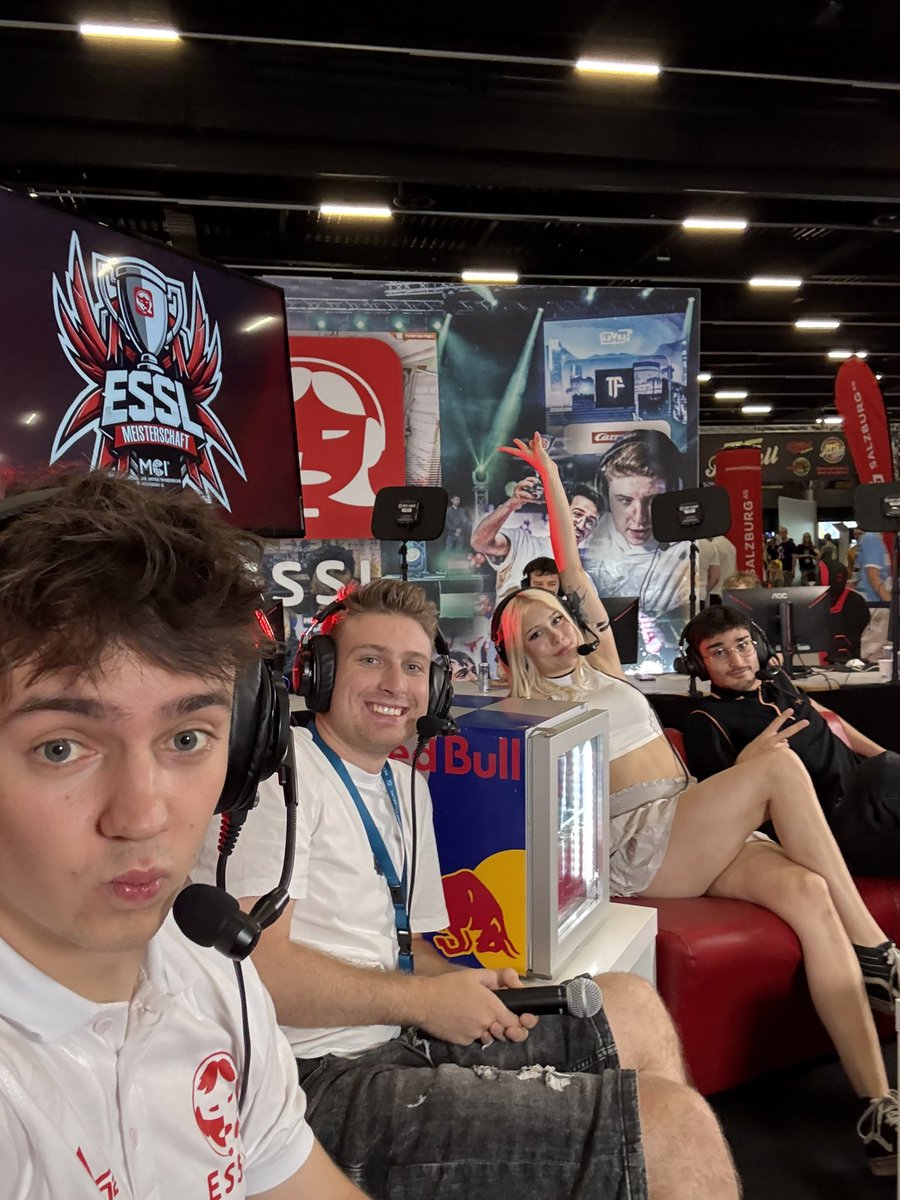 esportschoolleague (@essl_games) on Twitter photo Wir sind back Live mit dem Grand Final der Amateure!
Mit dabei <a href="/sarahtoninx9/">sarahtonin</a> <a href="/Sevkaanvl/">Sevkaan</a> <a href="/th3other0ne/">FACEIT Juli4n</a>
Twitch.tv/esportschoolle… Wir sind back Live mit dem Grand Final der Amateure!
Mit dabei <a href="/sarahtoninx9/">sarahtonin</a> <a href="/Sevkaanvl/">Sevkaan</a> <a href="/th3other0ne/">FACEIT Juli4n</a>
Twitch.tv/esportschoolle…
