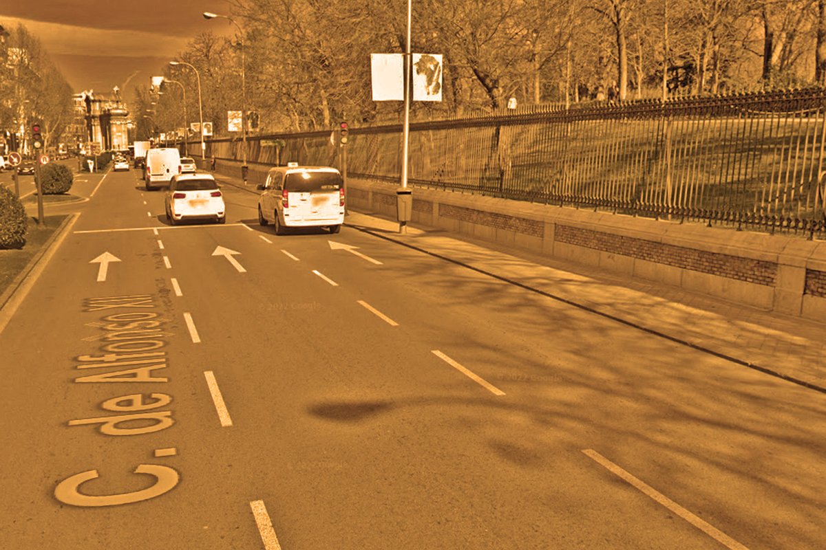 Los madrileños convirtieron la vieja avenida arbolada de aceras de seis metros de ancho y doble fila de árboles, pavimento de adoquín poroso al agua y tranvías eléctricos,... en una autopista de 6 carriles, asfalto humeante, autobuses diesel y aceras minúsculas,... Prioridades.