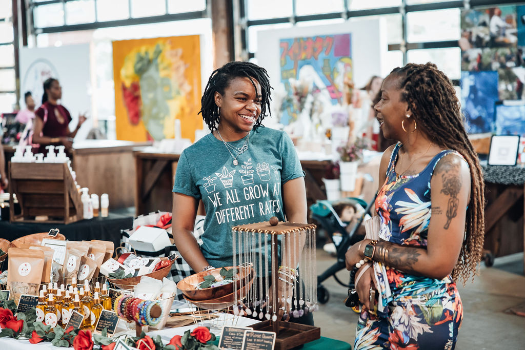 DelRiverWfront's tweet image. Keep the Independence fun rolling on the Waterfront! Liberty Flea at @cherrystpier, Family Fun Day at @SSHarborPark, Skate with Characters at @IBXRiverRink, markets, music, and memory-making — all today! 

bit.ly/3bbYSTp 

#MyPhillyWaterfront #MakeSummerYours