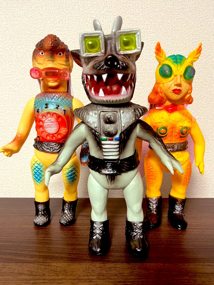 旧バンダイ版のオオカミ男とテレビバエが融合した令和のパチ怪人ソフビ