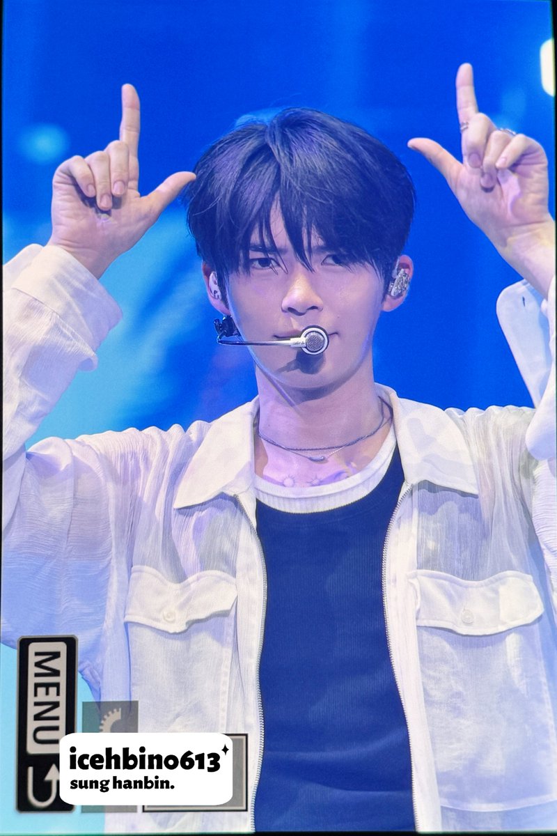 icehbin0613's tweet photo. 250629 서울파크뮤직페스티벌
완전 귀여워
#성한빈 #SUNGHANBIN #成韓彬 #ソンハンビン #제로베이스원 #ZEROBASEONE #제베원 #ZB1 https://t.co/Y1uYCle2mF