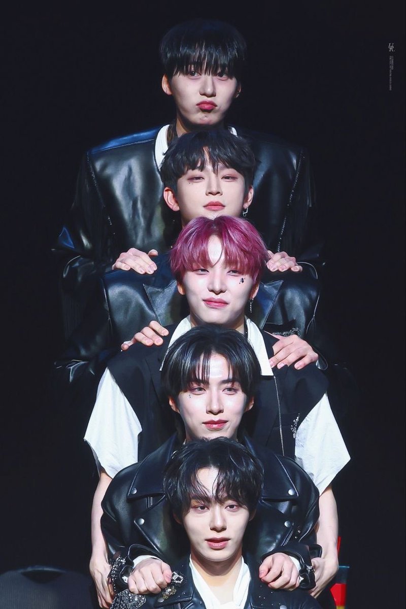 keonheerabbit's tweet photo. 원어스 좋은일만 가득바래🙇🏻‍♂️🙏🏻

#X는_이제_원어스겁니다
#X_is_ONEUS #ONEUS #원어스 https://t.co/bfp1feEhGM