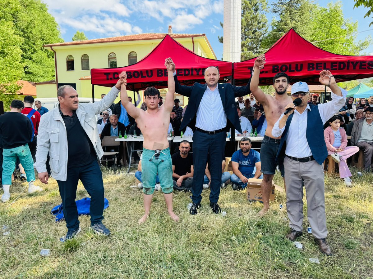 📍Mudurnu / Pelitözü Köyü

Mudurnu’da Geleneksel Pelitözü Köyü Hacet Bayramı ve Karakucak Güreşlerinde hemşerilerimizle birlikteydik. Birliğimizi ve beraberliğimizi pekiştiren, gençlerimizin ata sporumuz güreşle tanışmasını ve kaynaşmasını sağlayan bu güzel organizasyonda